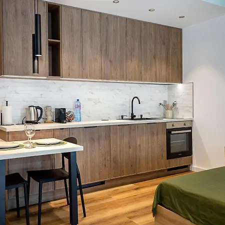 Modern With Balcony Near Center By Flat Manаger Warna